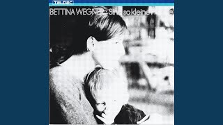 Video thumbnail of "Bettina Wegner - War"