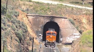 BNSF 10 min clip & commentary showing Tehachapi Loop by an eastbound freight train bound for Barstow