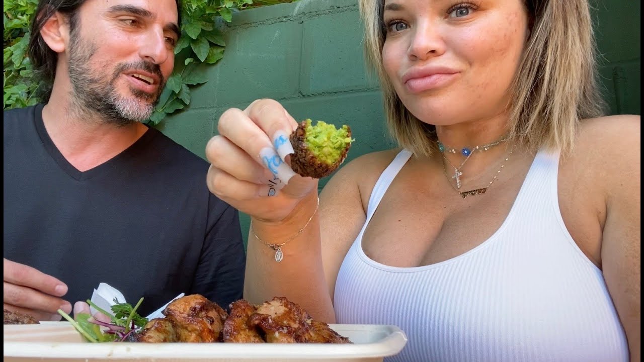 Trying Israeli Food with my יִשׂרְאֵלִי הֶחָבֵר