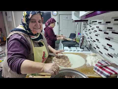 Öğlen yemeği etli ekmek sohbet muhabbet