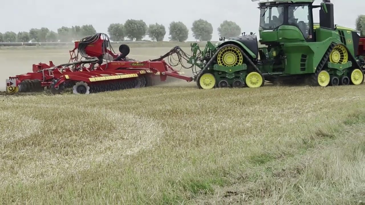 Halmpressning och kultivering på Svenstorps Gods