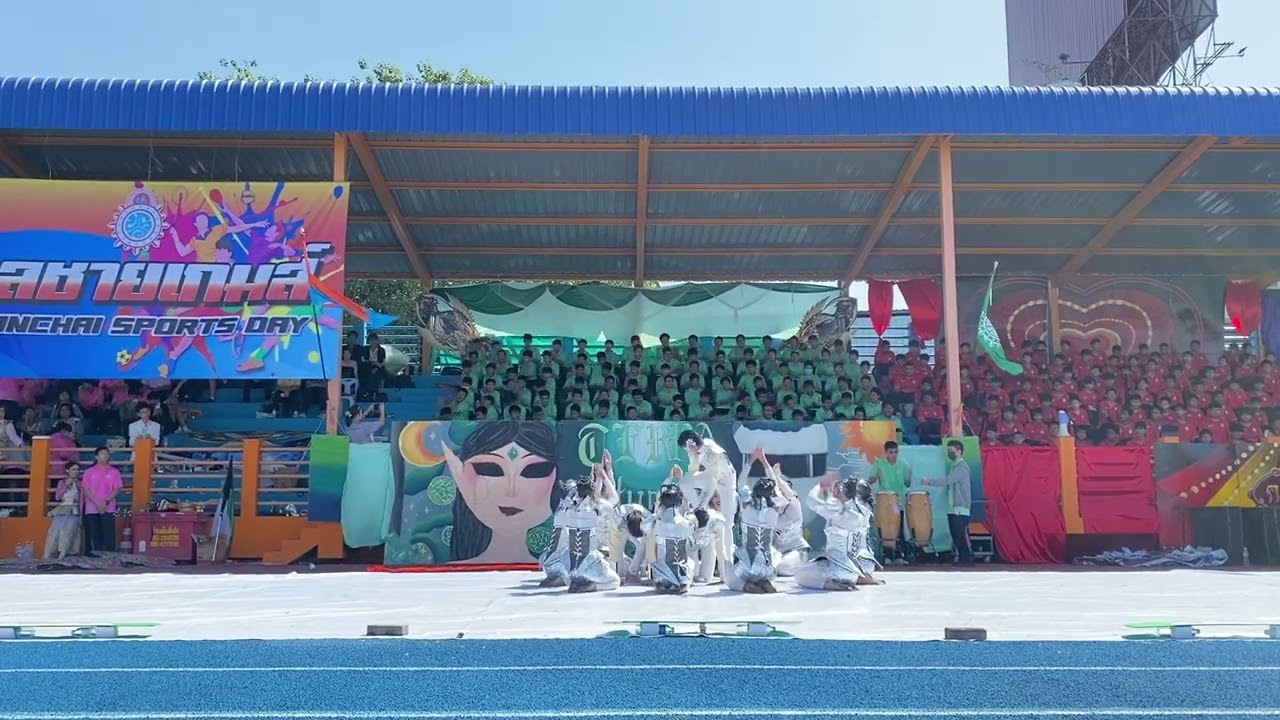 กองเชียร์และเชียร์ลีดเดอร์คณะสีเขียว โรงเรียนชลราษฎรอำรุง ประจำปี 2567