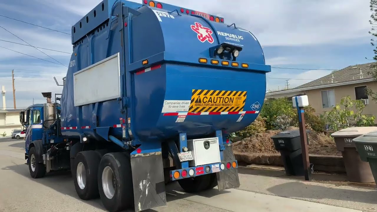 Republic Services Garbage Day in my Alley // Post Strike 2021 YouTube