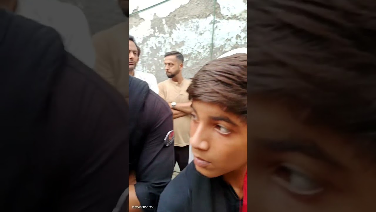 Sar khule ahle haram aagaye bazaro me...