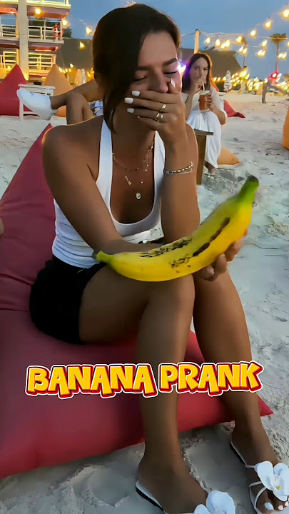 Banana prank at gili trawangan #magicprank #bananaprank #streetmagic