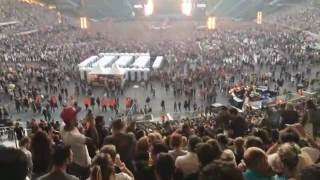 Mexican wave at Coldplay concert - Olympiastadion BERLIN - 2016 (4k)