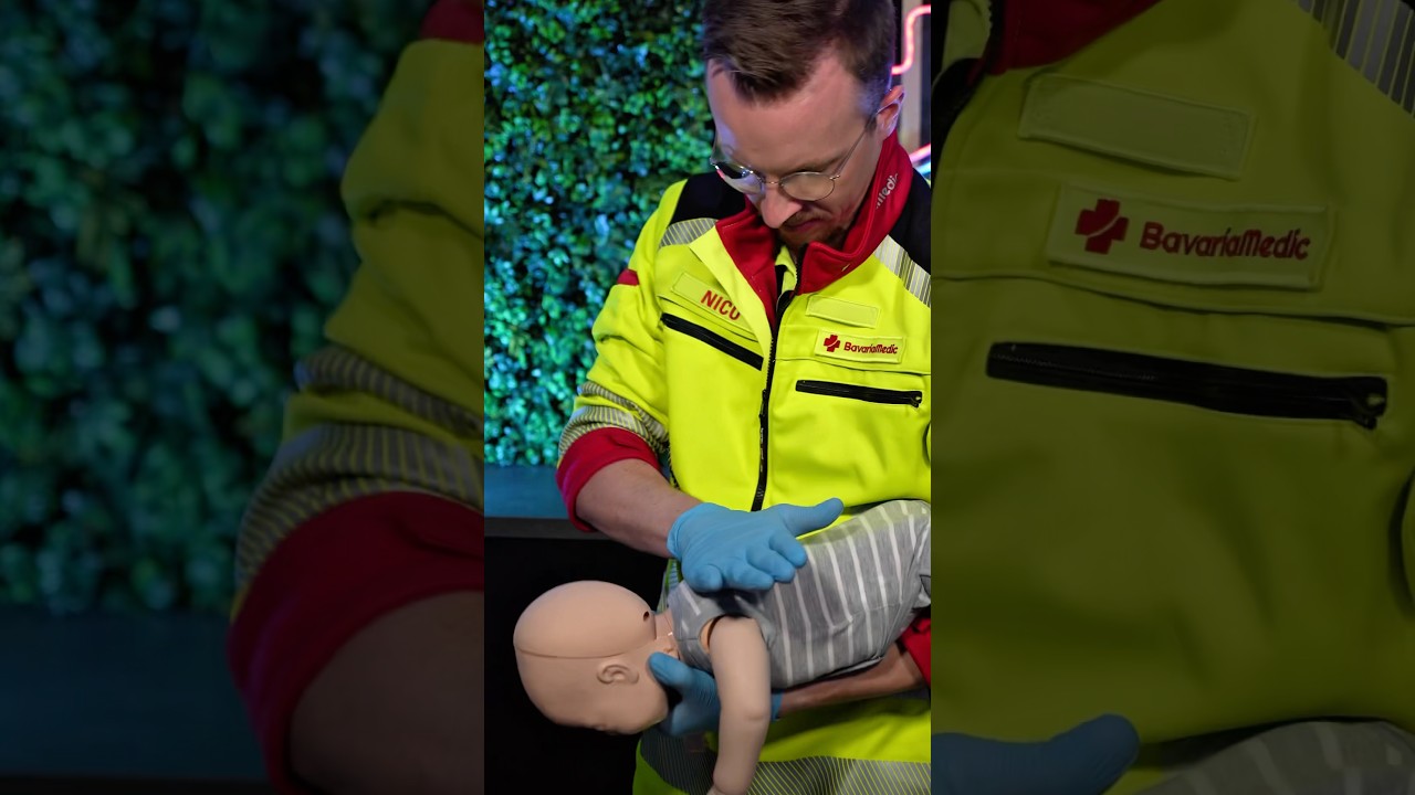 First Aid on a choking Baby👶🚑 #ambulance #paramedic #emergency #firstaid #nurse #helpingsavelives