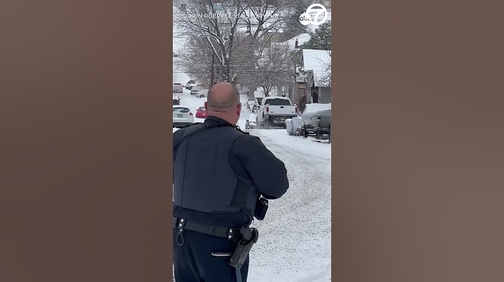 Parked police car creates domino effect as vehicles crash on icy Oregon road