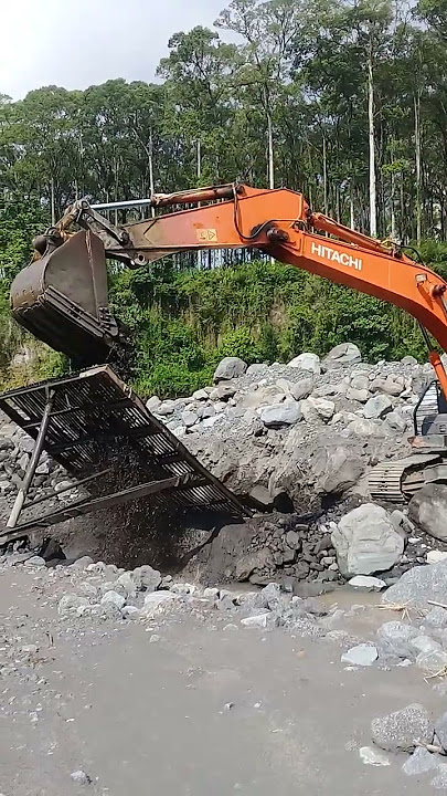 excavator working in sand mining #excavator #shorts