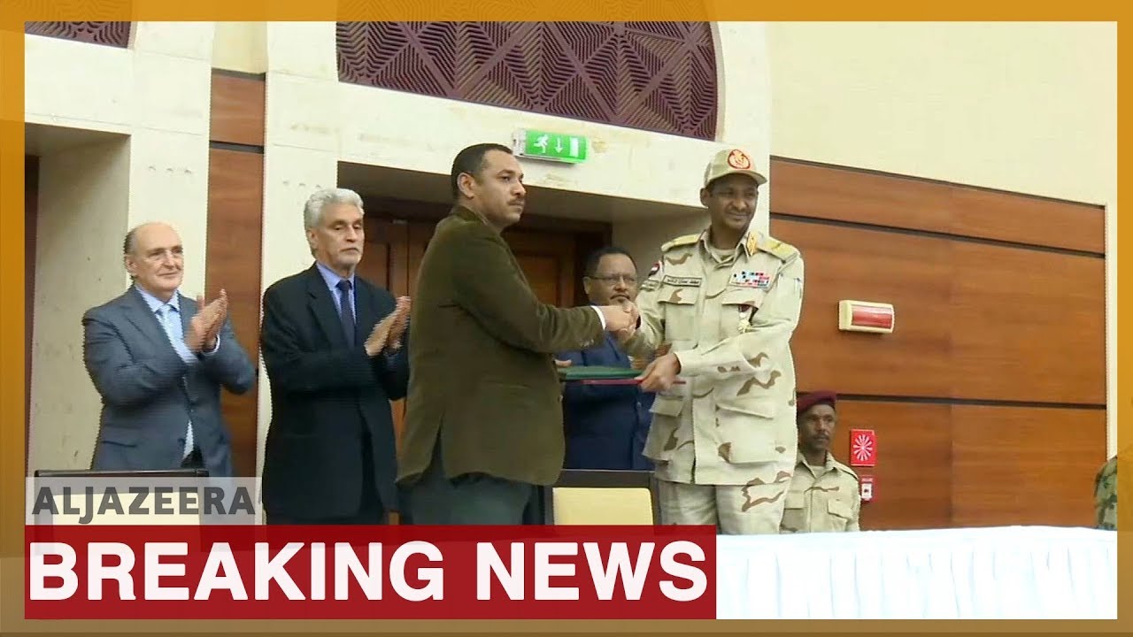 وقع جنرالات السلطة الحاكمة في السودان وقادة الاحتجاجات اتفاقية لتقاسم السلطة