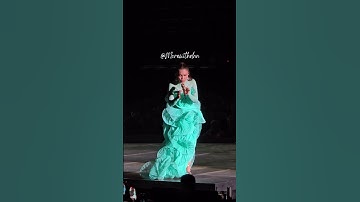 Rossa is so funny 😂 | HERE I AM Live in Malaysia #concert #rossa #axiataarena  #bukitjalil