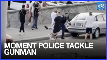 Video Shows Police, Civilians Tackling Gunman During Sydney Bondi Beach Shooting | Dawn News English