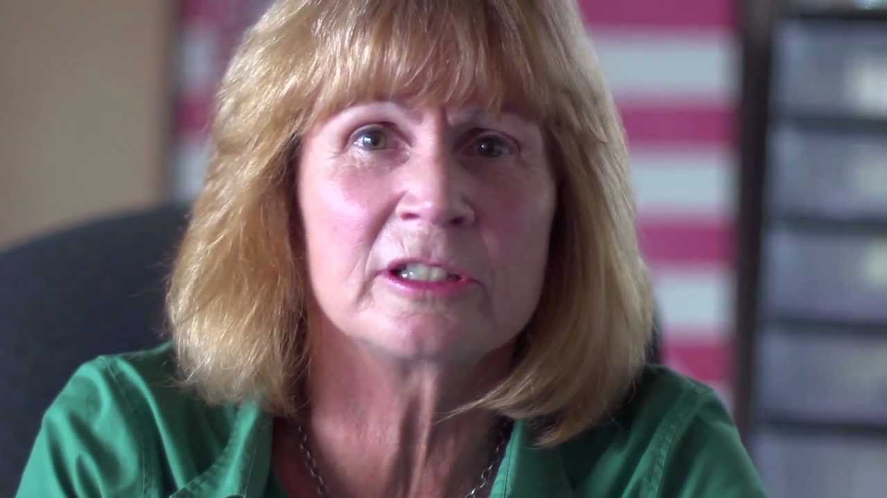 Meet Joan Raymond. She picked up Mitt Romney's trash. - YouTube