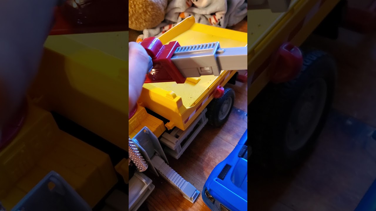 Driven Crane Truck in Action