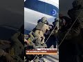 ICE, “Vuelos Fantasma” y denuncias de tortura - Noticias para inmigrantes en 1 minuto