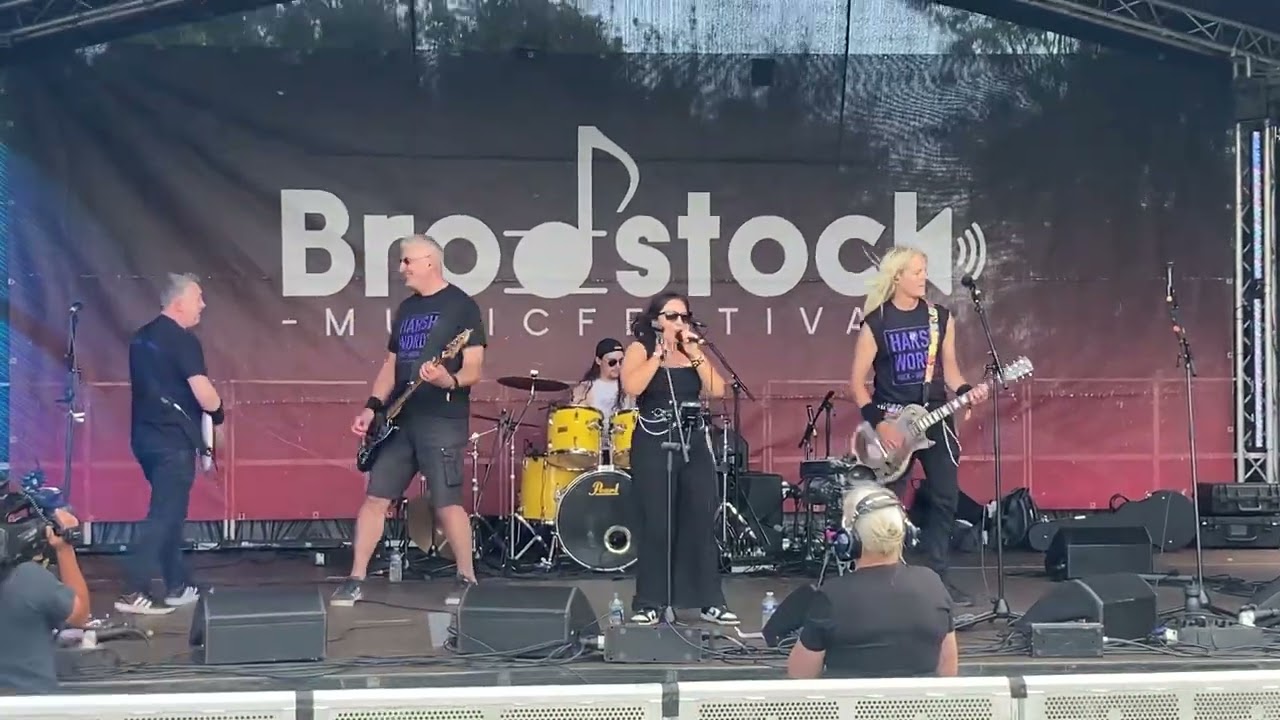 Zombie (Miley Cyrus) live at 