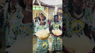Beautiful Offertory Procession Dance #youthchoir #africa