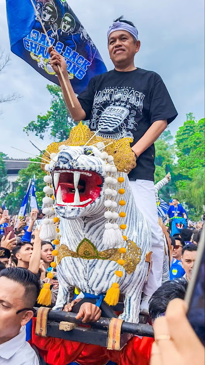 Kang Dedi Mulyadi (KDM) Kibarkan Bendera Persib Bandung Di Atas Maung Bodas!!! #shorts #short #fyp
