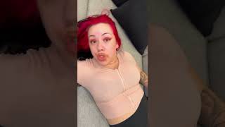 THAT ONE FRIEND WHO ALWAYS TAKES HER SHOES OFF WHEN SHE DRINKS 😂🍹 (TAG SOMEONE!! 👀) #ytshort