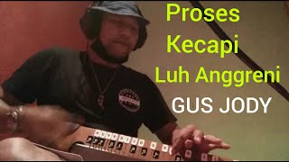 Gus Jody-proses mengisi kecapi-distudio CK-Luh Anggreni