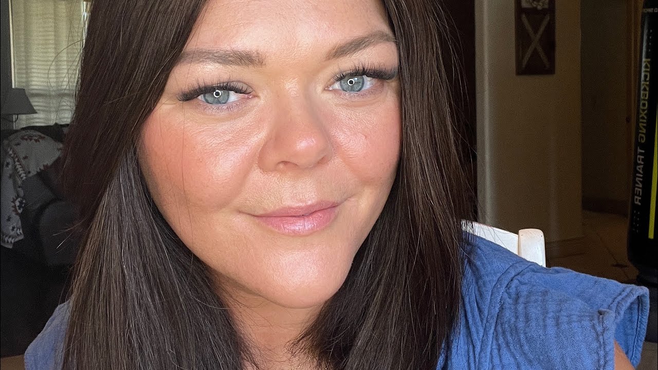 REVIEW UniWigs 9”x9” Savannah Silk Topper