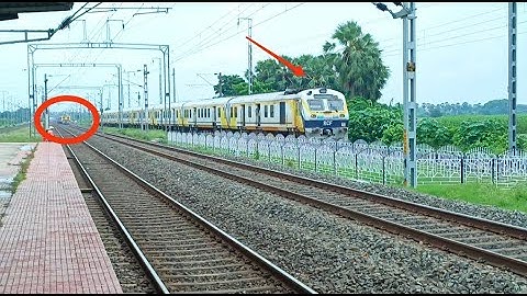 Dangerous RCF MEMU Passing & Barddhaman-Howrah Chord Local Coming At Balarambati Station 