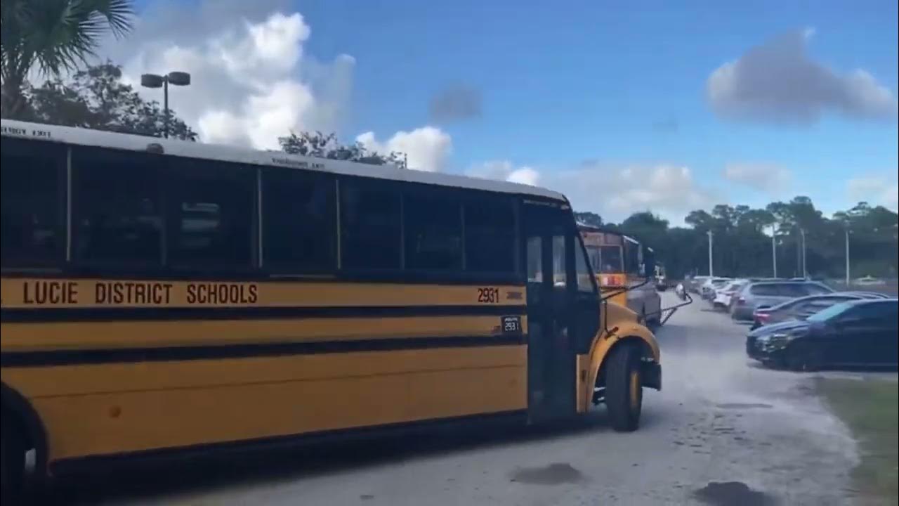 2931 - Leaving at high school (2009 Thomas C2) - YouTube