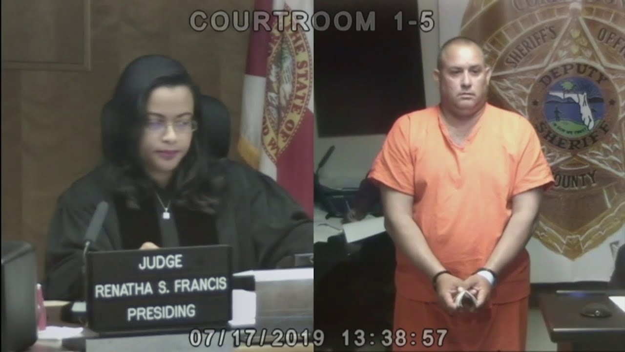 Мужчину обвиняют в многократном открытии огня по владельцу парикмахерской в ​​Уэст-Литл-Ривер