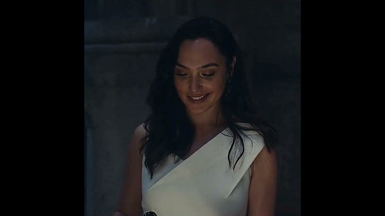 gal Gadot red notice hottie