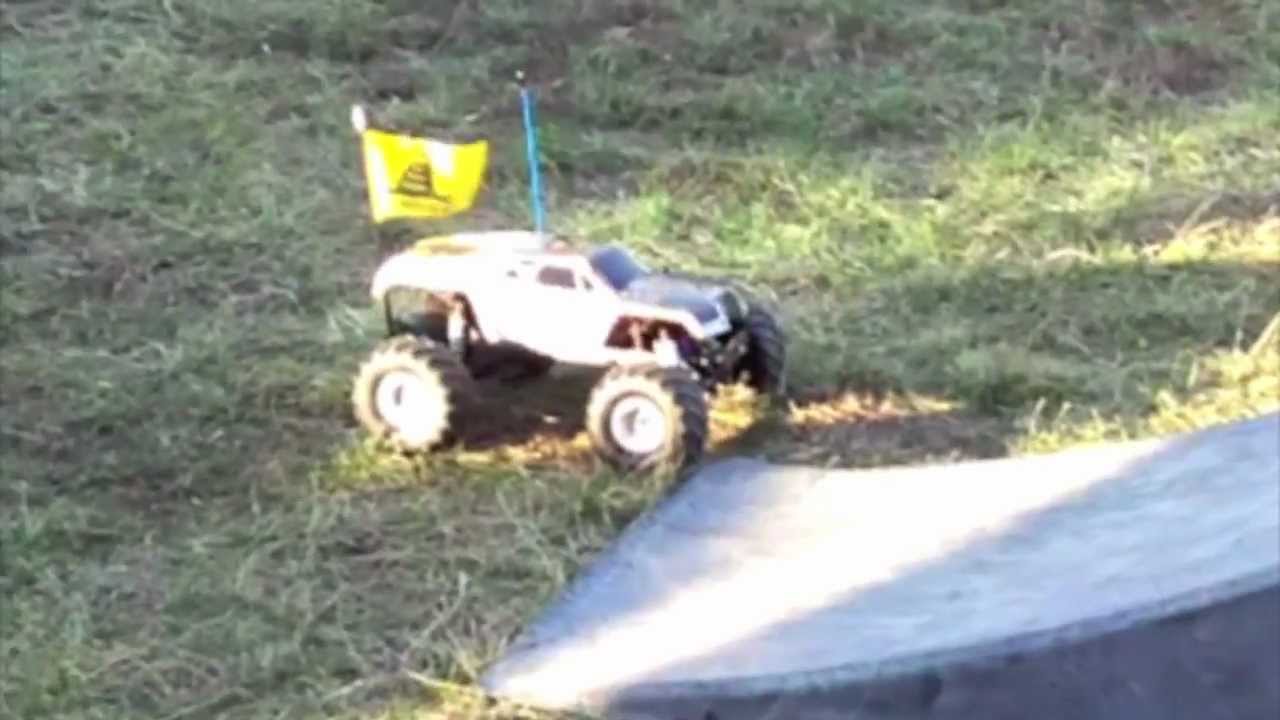 Traxxas Monster Jam Grave Digger and Maximum Destruction with Flags ... Grave Digger Flag