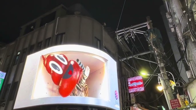 No cut) LOUIS VUITTON × Yayoi Kusama - 3D digital billboard in Shinjuku  Tokyo. 