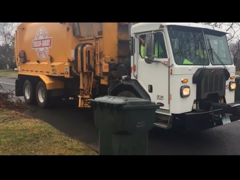 Fast Peterbilt 520 Labire Automizer Filpping Lids - YouTube