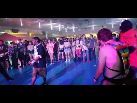 edm-womp-headbanging-edm-mossing-mosh-pit-generation-of-edm-headbanging