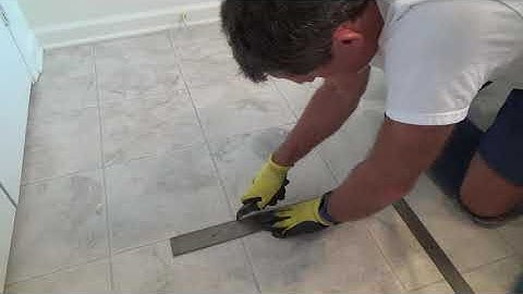 How to Repair Linoleum Flooring Made Easy...Part 2 Cutting Out Old Lino