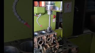Cylinder Block Honing Amazing Technique 🤩 #honing #cylinder #automotive #sbc #mechanic #shorts