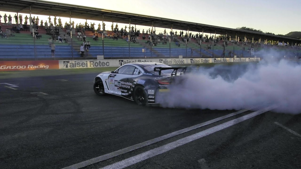 ・ド迫力のﾀｲﾔｽﾓｰｸ (白煙) DRIFT ATTRACTION by DROO-P - YouTube