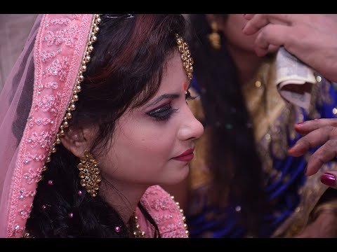 वीडियो: लड़की ने शादी की अंगूठी की एक फोटो सोशल नेटवर्क पर डाली। लेकिन हर कोई पूरी तरह से अलग विवरण में रुचि रखता था, जिससे उसके आँसू बढ़ गए।