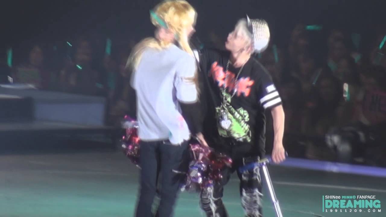 130629 민호가 금발머리 민정이로 변신하기! (start)