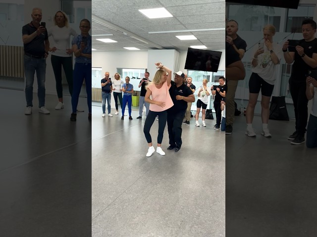 Este fue el final de una clase muy especial en Dinamarca. No se trata de pasos perfectos, sino de sentir, fluir y conect