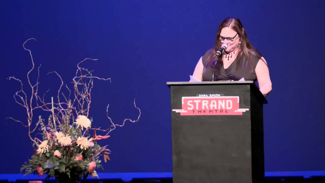 Julia Roberts reading 