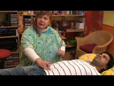 Wie arbeitet man mit Chakra und Stimmgabel? Chakrakurs 4
