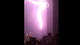 Epic Lightning Strikes CN Tower - August 24th 2011