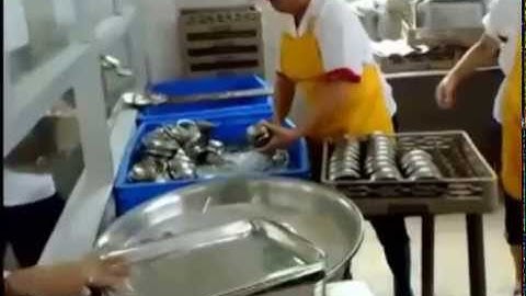 máy rửa chén băng tải