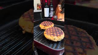 Homemade Salmon Burger à la Paulina! #recipe #dinner #food #seafood #salmonpatties#burger# shorts