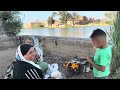 حنان بتشوي سمك علي البحر هي وامها 