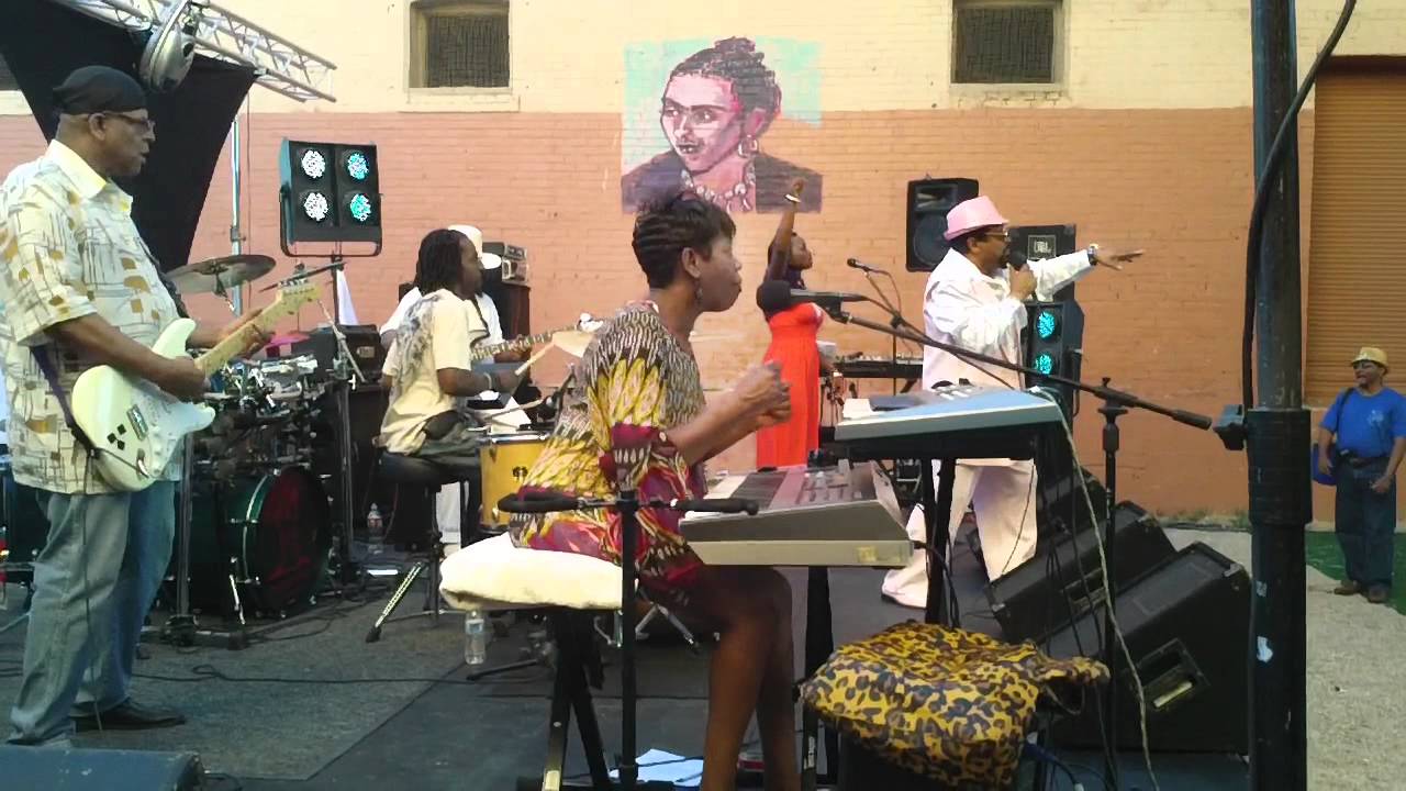 D'ELEGANCE BAND backs GENE "POO POO MAN" ANDERSON of PARLIAMENT / FUNKADELIC (Song-7b)