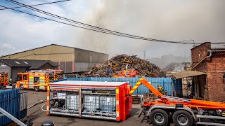 5.7.2021 Při požáru vrakoviště v Ostravě byl vyhlášen třetí stupeň požárního poplachu | HZS MSK