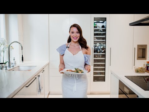 Video: Lämpimän Salaatin Valmistaminen Munakoisolla Ja Lihalla