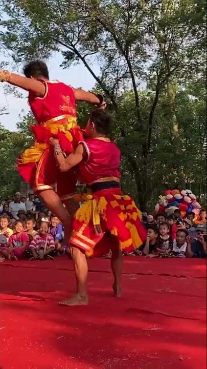 Bujang ganong melompat sampai atas kepala #shorts