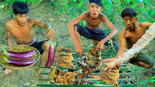 Survival in the rainforest-mans found pork ribs with eggplant for cook -Eating delicious